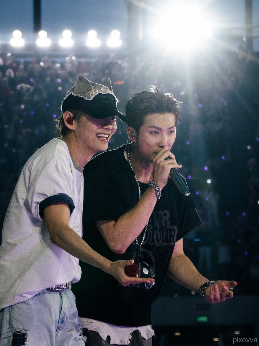 jooniefighting's tweet photo. 포토그래퍼 pixevva IG #RM &amp; #V

BTS WORLD TOUR ARIRANG in London D1
2026.07.06 https://t.co/tN5Z6gIbmf