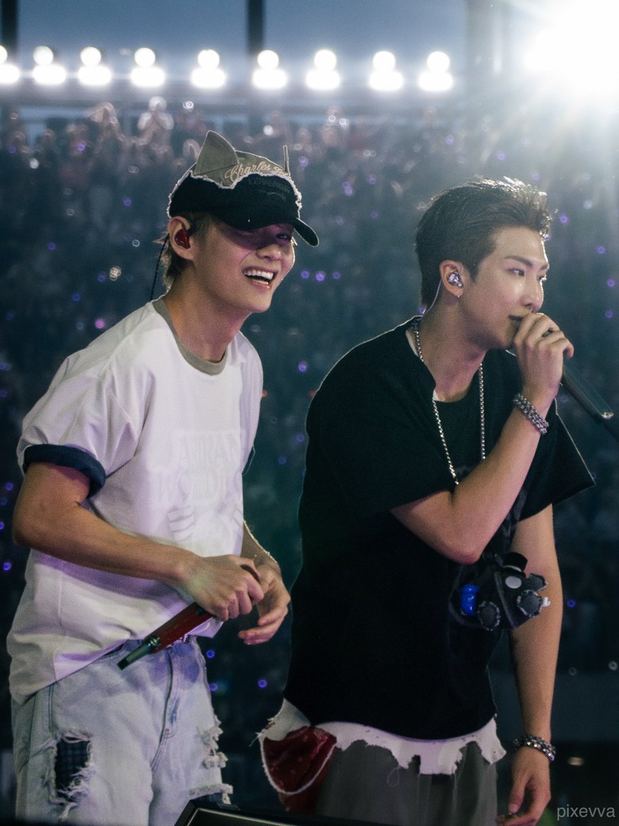 jooniefighting's tweet photo. 포토그래퍼 pixevva IG #RM &amp; #V

BTS WORLD TOUR ARIRANG in London D1
2026.07.06 https://t.co/tN5Z6gIbmf