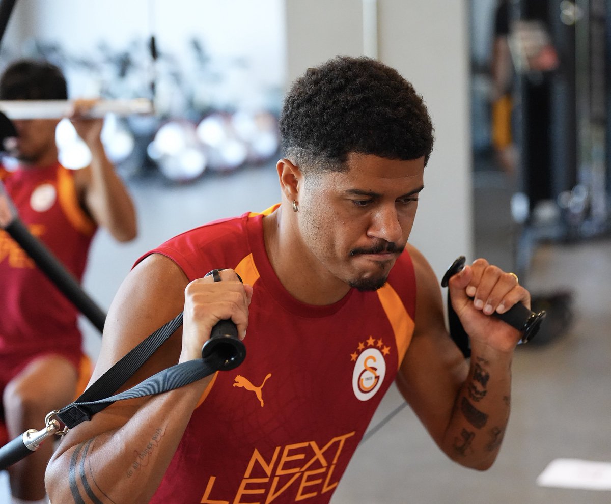 GalatasaraySK's tweet photo. 📸 Günün ilk antrenmanını tamamladık. ✅ https://t.co/bo6j6sEN77