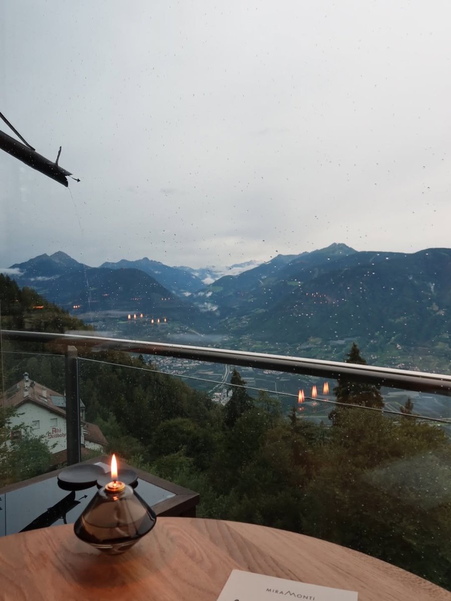 SabrinaWu22's tweet photo. 温泉の湯気と山の景色。

少し立ち止まるだけで、見える景色が変わることもあります。

心穏やかな週末になりますように。♨️🍃 https://t.co/24hBbK6o2J