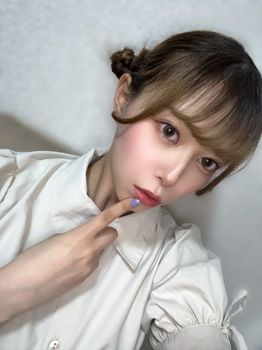 _miyu_aoki's tweet photo. オンラインお話会ありがとうございました✨️✨️
久しぶりで緊張したけど、お顔をみてお話する事が出来てとっても嬉しかったです🥰️

また来月も開催させて頂きますので、来月も沢山お話しましょう☺️(詳細は明日出します👍)
その前に2日、絶対会いに来てね！！

ダイエット頑張るぞ〜💪💪 https://t.co/5JDznLHKel