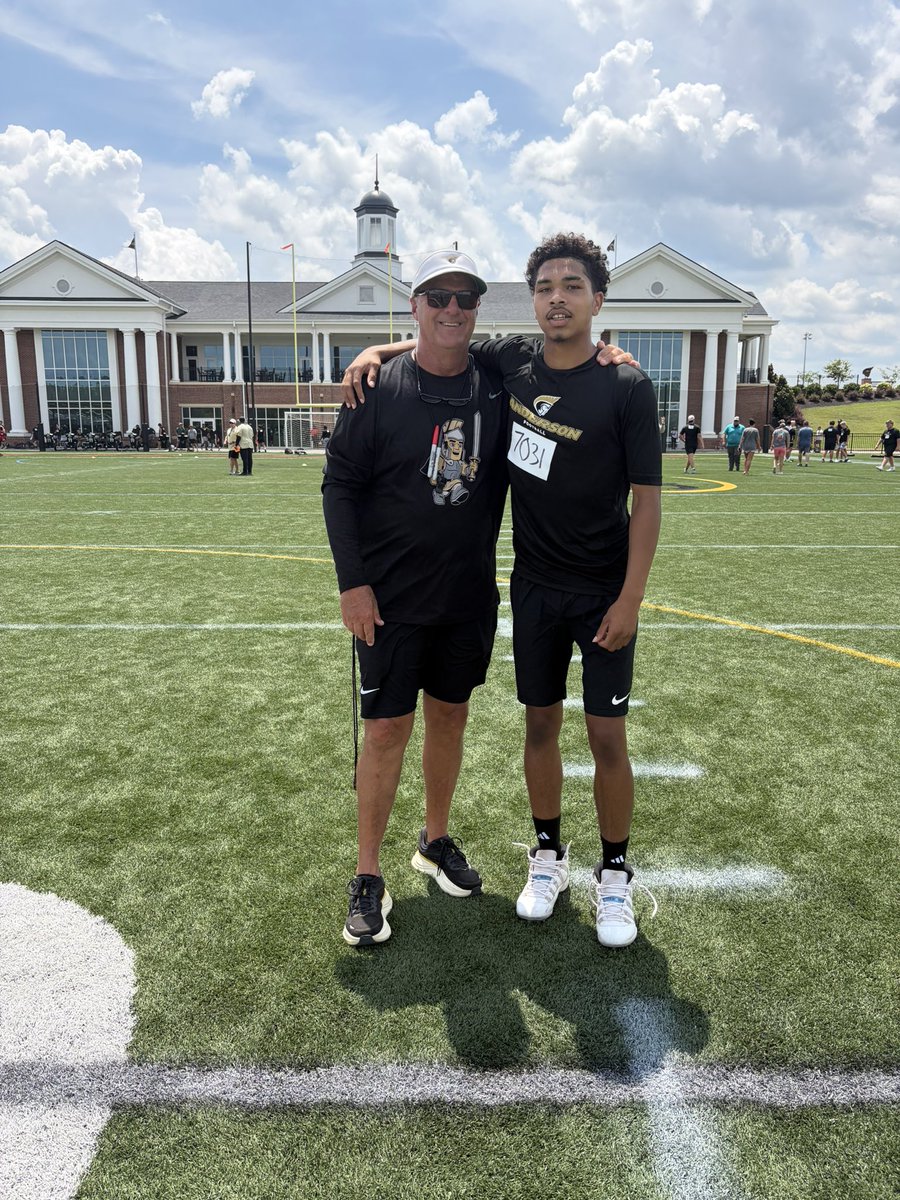 big5jojo's tweet photo. Thankful for the opportunity to attend @AUTrojansFB camp. Also got to see my receiver from last year @Hillstock18. @bobby_lamb @CoachRuff_ @CoachLupton @PRecruiting7 @MovinChains @LibertyHSFB_ @PrepRedzoneSC https://t.co/hSO8ldH4Hs