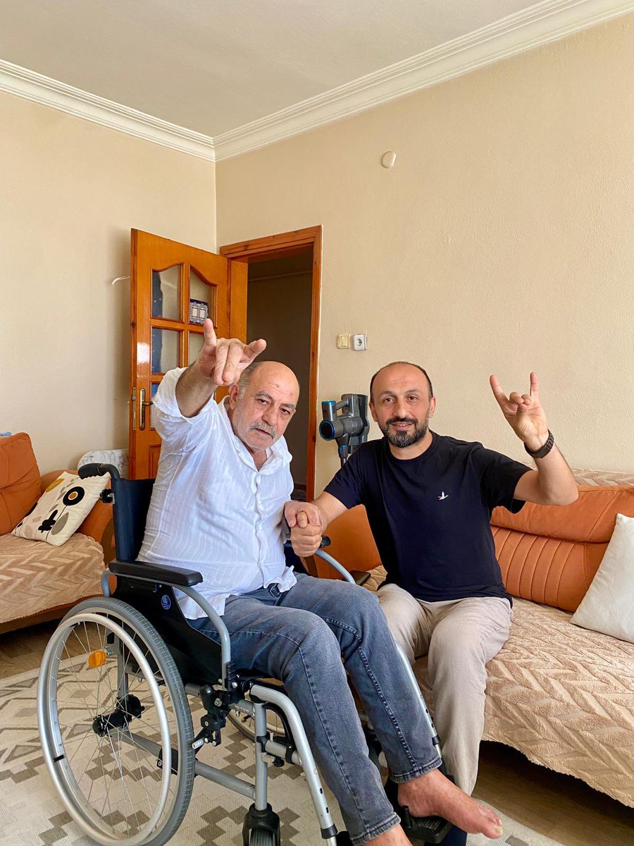 mhparnavutkoy's tweet photo. Teşkilatımıza geçmişte büyük emekleri geçmiş ancak geçirdiği rahatsızlık dolayısıyla görevini sürdüremeyen kıymetli büyüğümüz Fahrettin Güngörmedi abimize İlçe Başkan Yardımcımız A.Kerim Güney ziyarette bulunarak İlçe Başkanımız Sn. Cihan Barut’un @CihanBARUTCCC selamlarını iletti. Yaptığı hizmetler için Fahrettin başkanımıza şükranlarımızı sunar, ALLAH’tan acil şifalar dileriz.
@_MHPistanbul_ @rahmancanmhp @CamurMehmet123