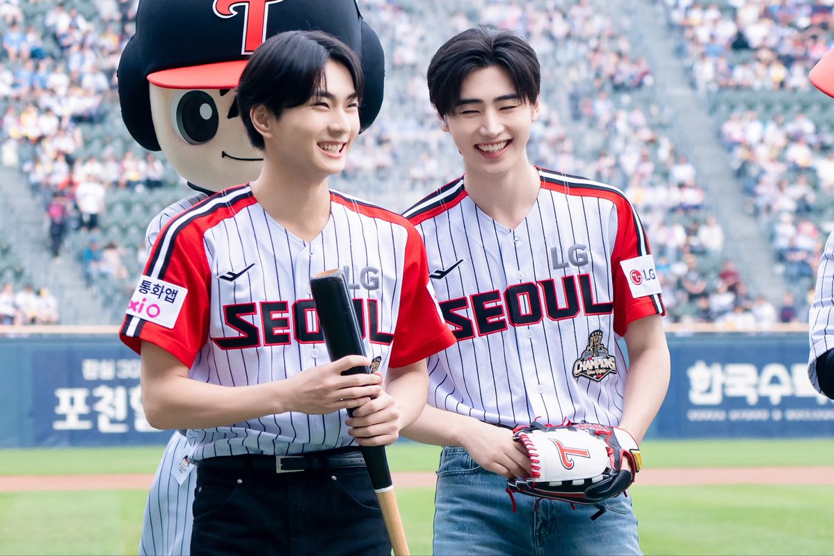jwnbloom's tweet photo. im sobbing sungwon are so happy together look at their smiles my babies💔 https://t.co/Q85IzxjMHY
