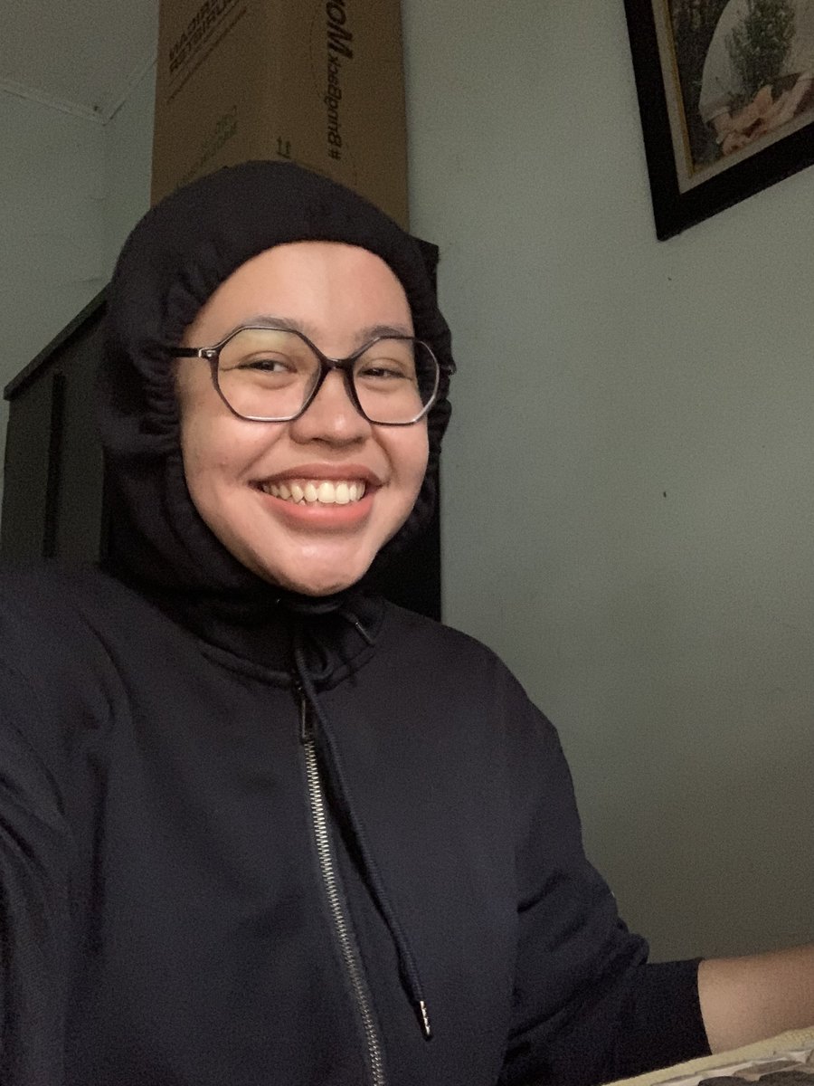 lrsfyy's tweet photo. how aku masih bisa tersenyum selebar ini a month ago LMAO https://t.co/IZUeGSrsO0