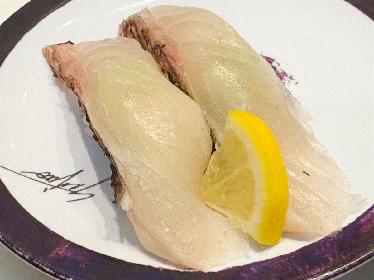 SOLIDrefrain's tweet photo. 本格的な夏を前に、
奥様と一緒に美味いモン食べて、
英気を養う！
以前TVで見て気になっていた
寿司屋へGo！
どれもメチャ美味いッ！
念願のフカヒレ寿司を
食べられて幸せ😆✨
#寿司 
#回転寿司 
#回転寿司清次郎 
#フカヒレ寿司 
#せっかくグルメが行った店 https://t.co/aXYdW67N5x