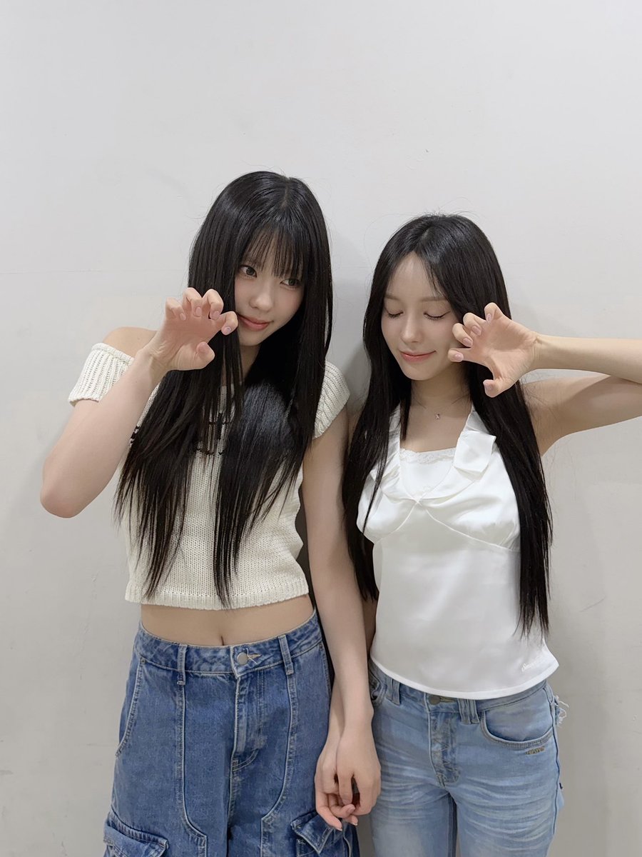 izna_offcl's tweet photo. [iznaPIC📷]

2026.07.11 <대면 &amp; 유닛 영상통화 팬사인회>

#izna #이즈나
#SET_THE_TEMPO #izna_SET_THE_TEMPO 
#METRONOME #izna_METRONOME https://t.co/L81Kv8mCuL