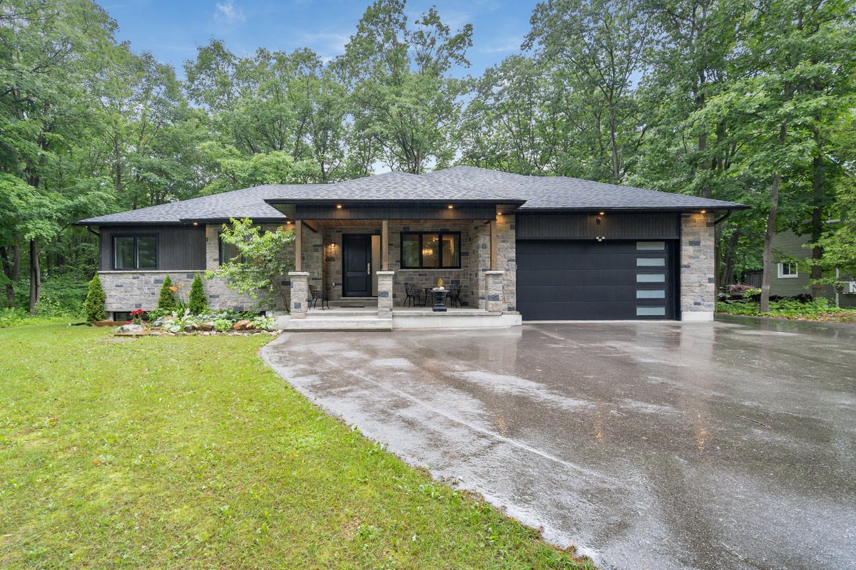 FarisTeam's tweet photo. HOME FOR SALE - Custom Bungalow Near Georgian Bay Beaches - 34 Oakwood Avenue, Tiny #FarisTeam #NewListing #RealEstate #ForSale #HomeForSale #SimcoeCounty #Tiny #Backyard #Family #Bungalow #Rural #GeorgianBay #OntarioHomes #SimcoeCountyRealEstate
https://t.co/QRHbQYADA9 https://t.co/mXKb5InVBR