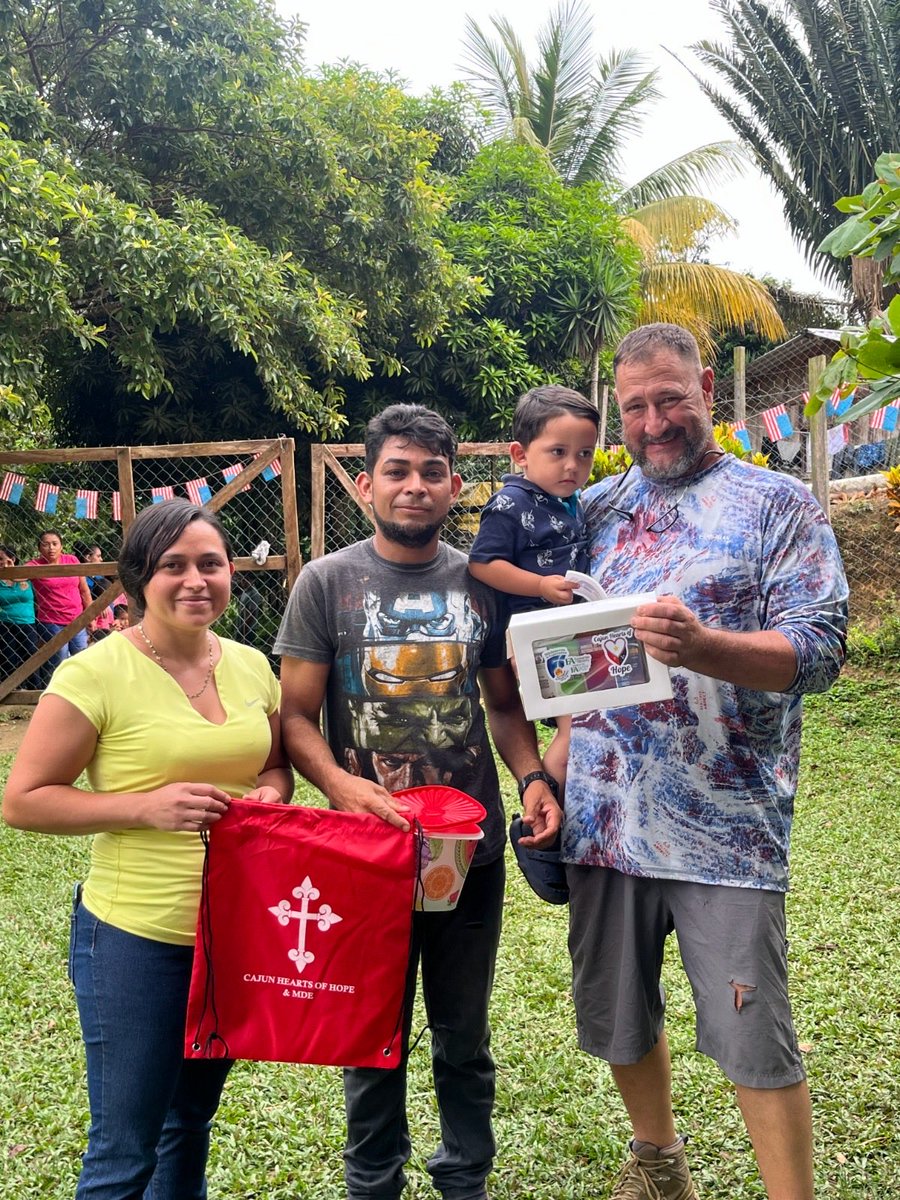 MDE_ESPERANZA's tweet photo. El Merendón - Guanales

❤️ Gracias CHOH - Mochilitas - Junio 2026
¡Muchas gracias a Cajun Heart of Hope (CHOH) ❤️ por su generosa donación de 400 mochilitas!🎒

Estas mochilas permitieron que cada kit médico familiar se entregara de forma práctica y organizada a las familias🎒 https://t.co/c2gZ0m6PLL