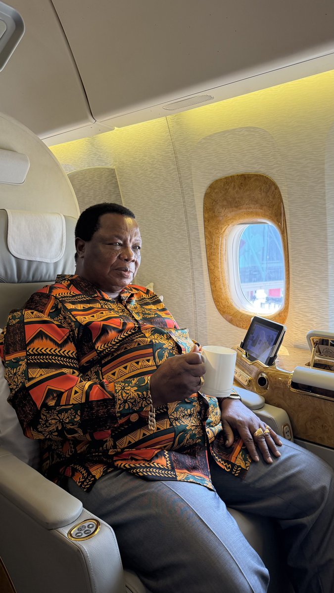 Limo_K0rir's tweet photo. Lakini hii mzee inaenjoy maisha buana ata kama lazima ajisunde diapers. https://t.co/FN8xHrTh0u