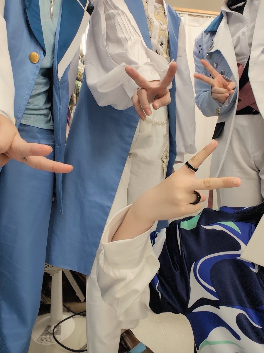 smz_inh017's tweet photo. ⚠️🌈🕒Cosplay
撮影行ってきたー！！✨️
お誘いいただき密かにズブズブ沼に浸かりつつある4人……最高に楽しかった……🫶🌸
並ぶと本当にカラフルだしキラキラだしガチかわいい俺ら！！
3人と���ありがとうーー！！！ https://t.co/RIUHAVDz3Z
