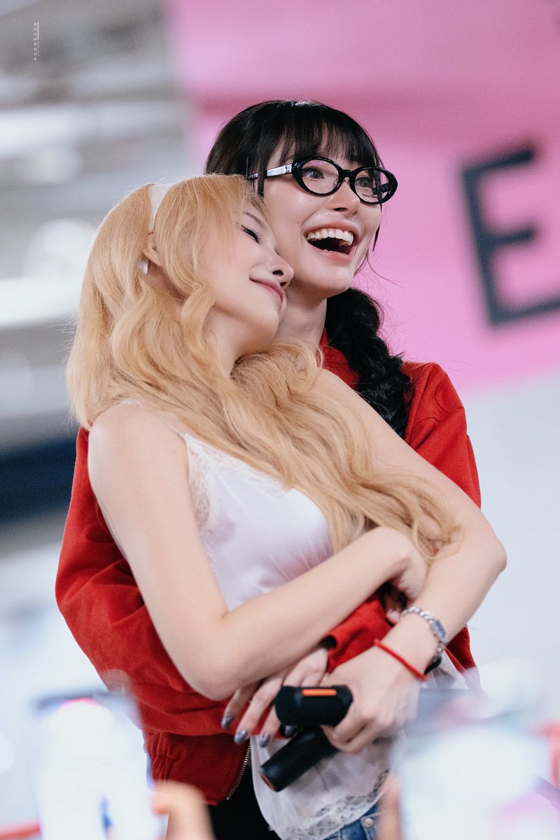 rushhour39's tweet photo. จิงแจนแจนมาก 🫠

JJJFAM FIRST FANSIGN 
#YBOOKFAIR11xJanJingjing
#Janjingjing https://t.co/VJaRAN6maV