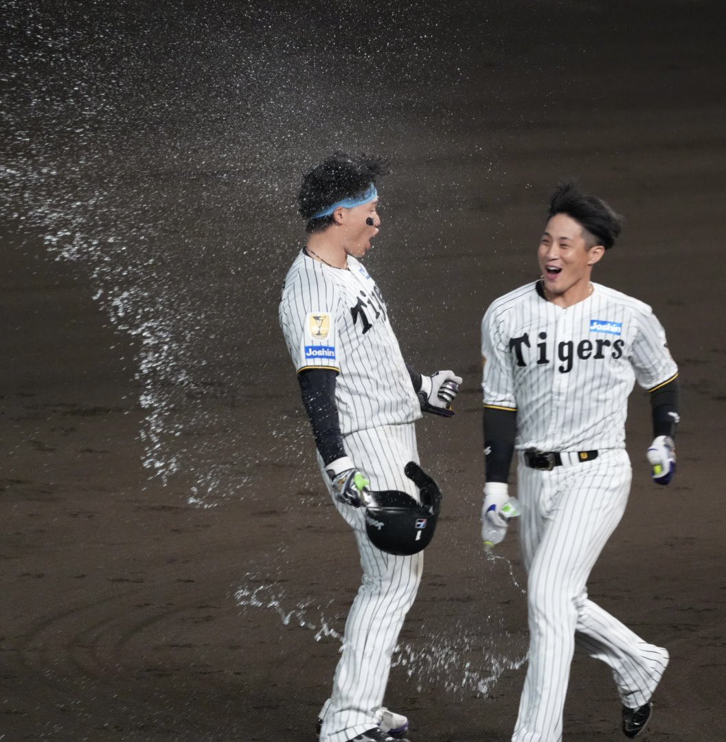 fckobebvb's tweet photo. さよならとらほー🐯
さすがの森下👍
そして木浪が好スタートで1番乗り
試合でもその走塁みせてくれ🤣
#阪神タイガース　#甲子園球場　#森下翔太　#木浪聖也　#近本光司 https://t.co/2bynv3i2eb