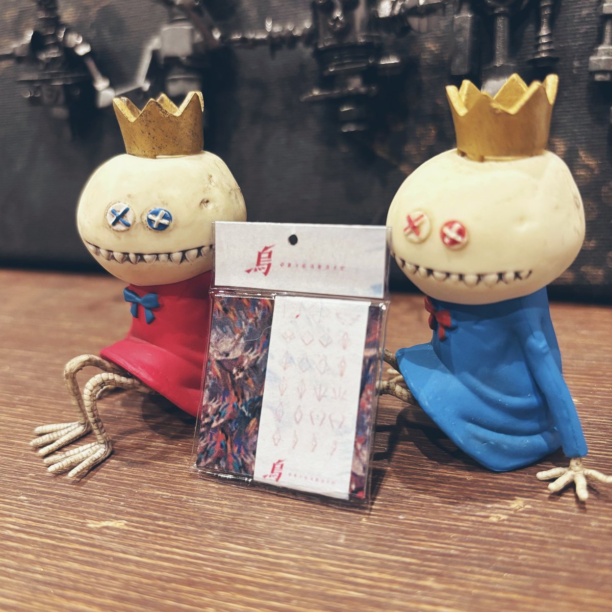 8enu8's tweet photo. 𓅪折り烏の折り紙セット10枚入𓅪

3cmの折り紙セットできました♡
キーホルダーかブローチにでもしようかな！

 #烏
 #米津玄師
 #ORIGARASU https://t.co/Ff83Qm6Yr4