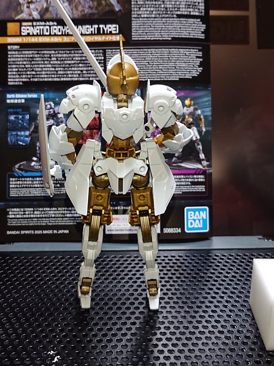 deto45's tweet photo. 30MM スピナティオ（ロイヤルナイト仕様）素組で完成。ショルダーアーマーが抜けやすくてなぁ…30MMのお手軽なれど強度のないちょっと残念な部分かな。 https://t.co/1eb1Ei5emF
