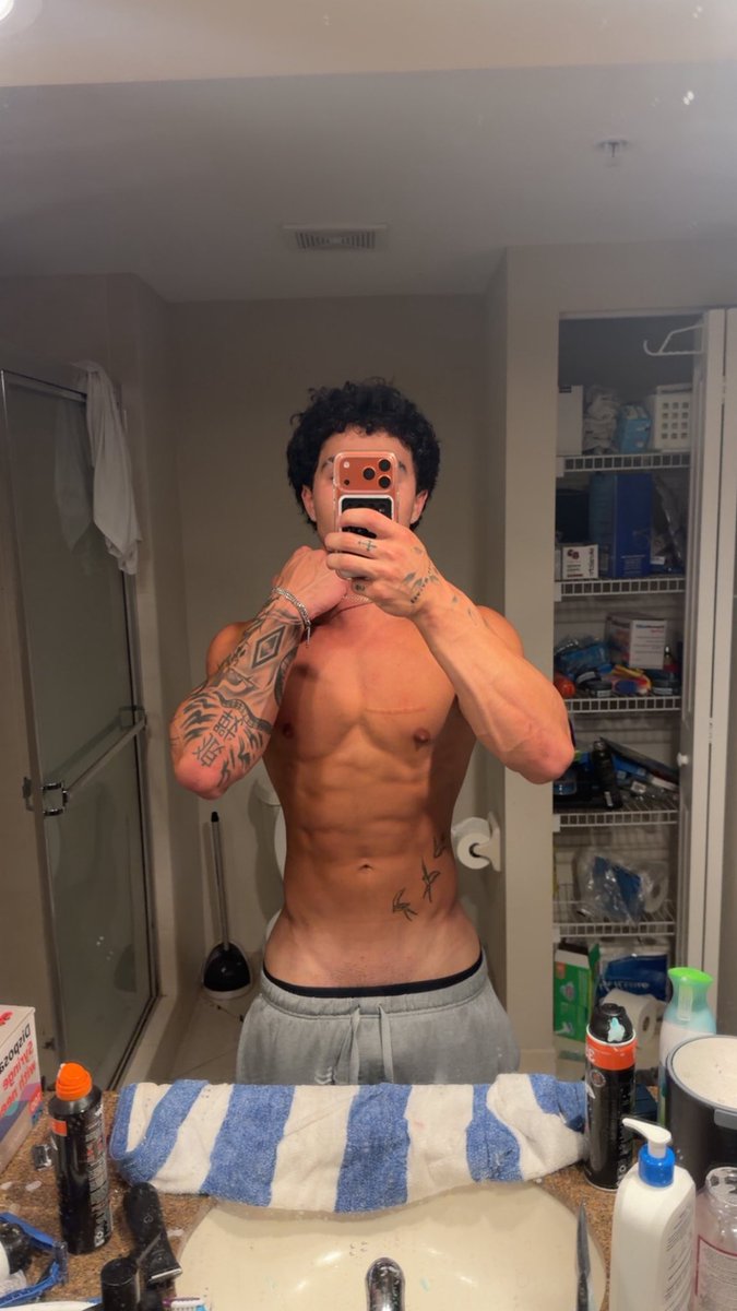 king__cm's tweet photo. Good morning 

Peep the comments 🙈 https://t.co/xDjNqsaSYn