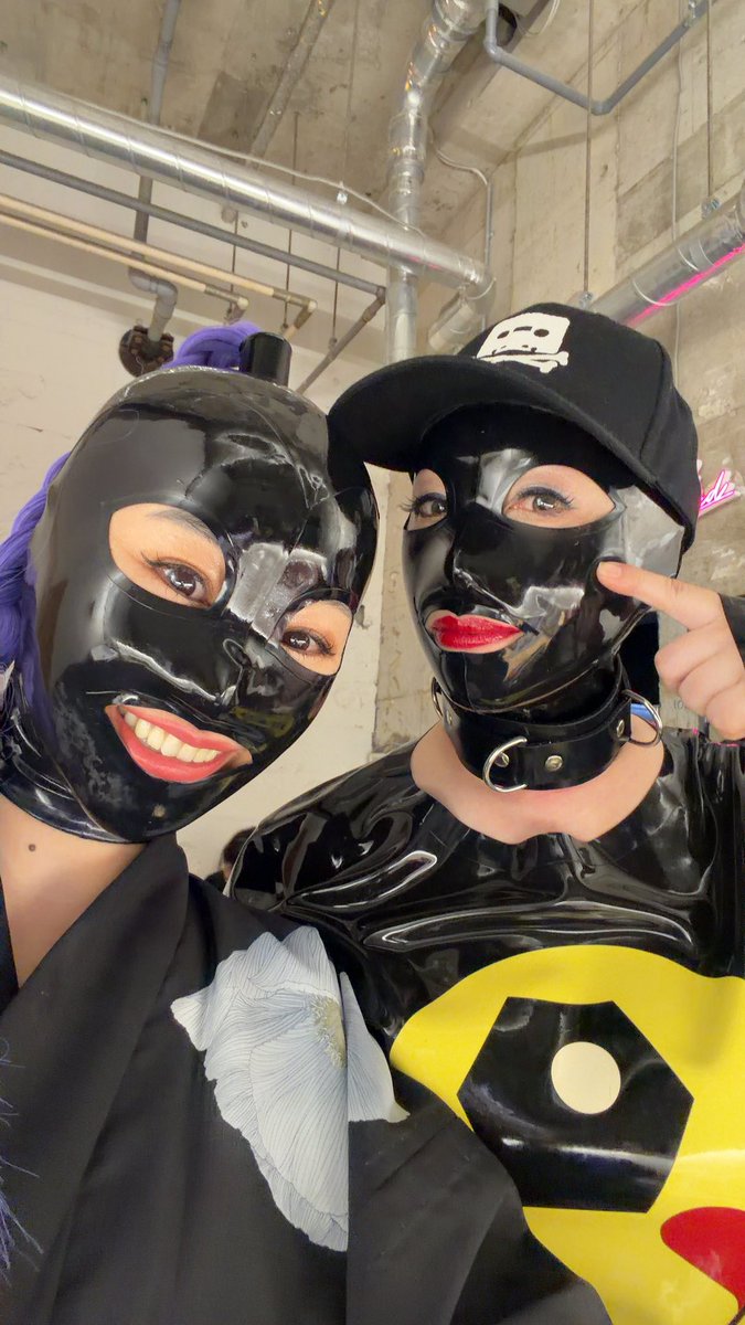 mistresshinako's tweet photo. パーティーに来た！！
ギリギリひろみさんに会えてハッピー✨@hiromi_ohtani @GFZ_FetishTokyo 
#GFZ_Tokyo https://t.co/GaXXff7U6d