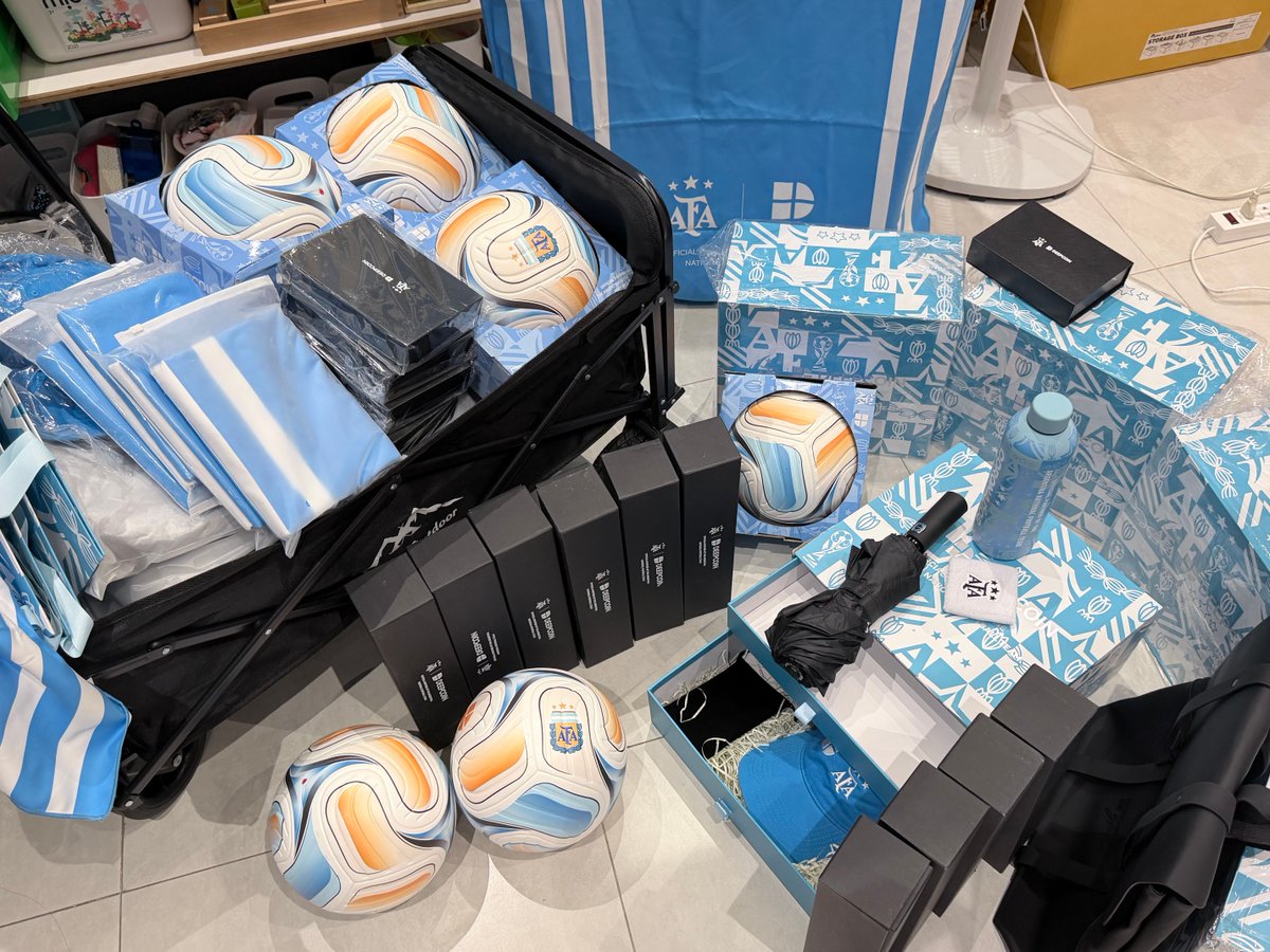 COCOteamvnn's tweet photo. 🎁 Quà Deepcoin đã cập bến CocoLabs! 🇦🇷⚽ Lên trước giveaway đợt 1 nhé 

Nhân dịp trận Argentina 🇦🇷 vs Thụy Sĩ 🇨🇭sẽ diễn ra ngày mai, CocoLabs và Deepcoin tổ chức Giveaway Dự Đoán Tỷ Số với quà cực chất:

🏆 Giải thưởng:
🥇 01 Hộp Quà Deepcoin
🥈 01 Ba lô Deepcoin
🥉 01 Trái bóng Deepcoin
🎁 03 giải khuyến khích

📌 Cách tham gia:
✅ Follow @cocolabsvn @cocoteamvnn @deepcoin_news @deepcoinvn
✅ Like & Retweet/Repost bài viết
✅ Tag 2 người bạn
✅ Comment dự đoán tỷ số trận Argentina vs Thụy Sĩ

⏰ Tham gia trước giờ bóng lăn.
🎉 Kết quả sẽ được công bố sau trận đấu.

Chúc anh em may mắn và rinh quà Deepcoin về tay! 🚀💙

#Deepcoin #CocoLabs #Giveaway #Argentina #Switzerland #Crypto #Football