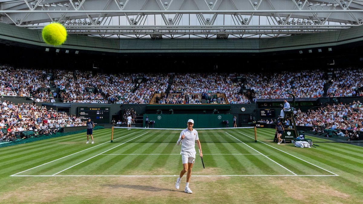 RenzoSandri's tweet photo. @Met4CastUK @OfficialTozzi But central court is quite green https://t.co/dAZFQ4cpMu