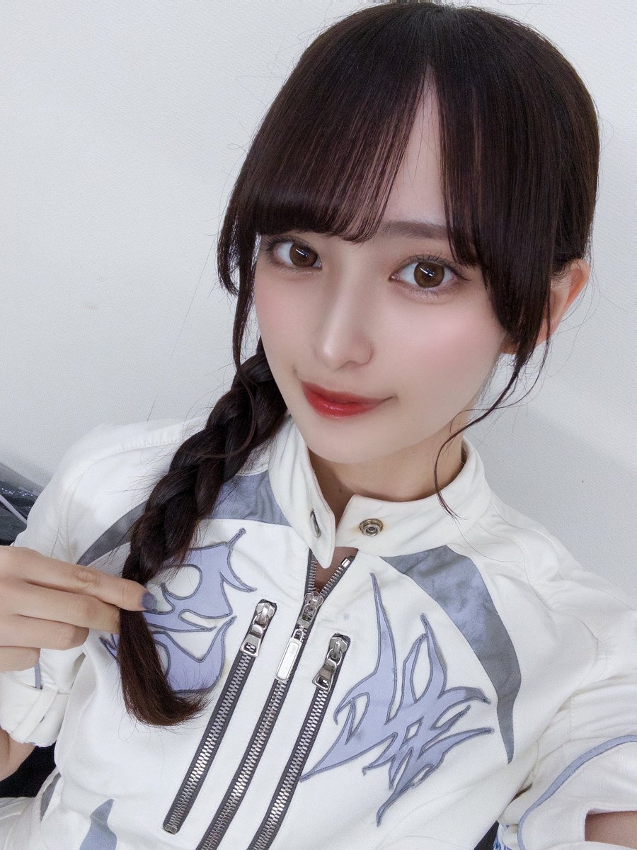 ALLY_whsp_'s tweet photo. 女性・ファミリー（親子）LIVE&amp; BASE Live #15 ありがとうございました🪽
今日はサイド三つ編み〜🤍
#ホワスピ https://t.co/hQtYzr5Ti9