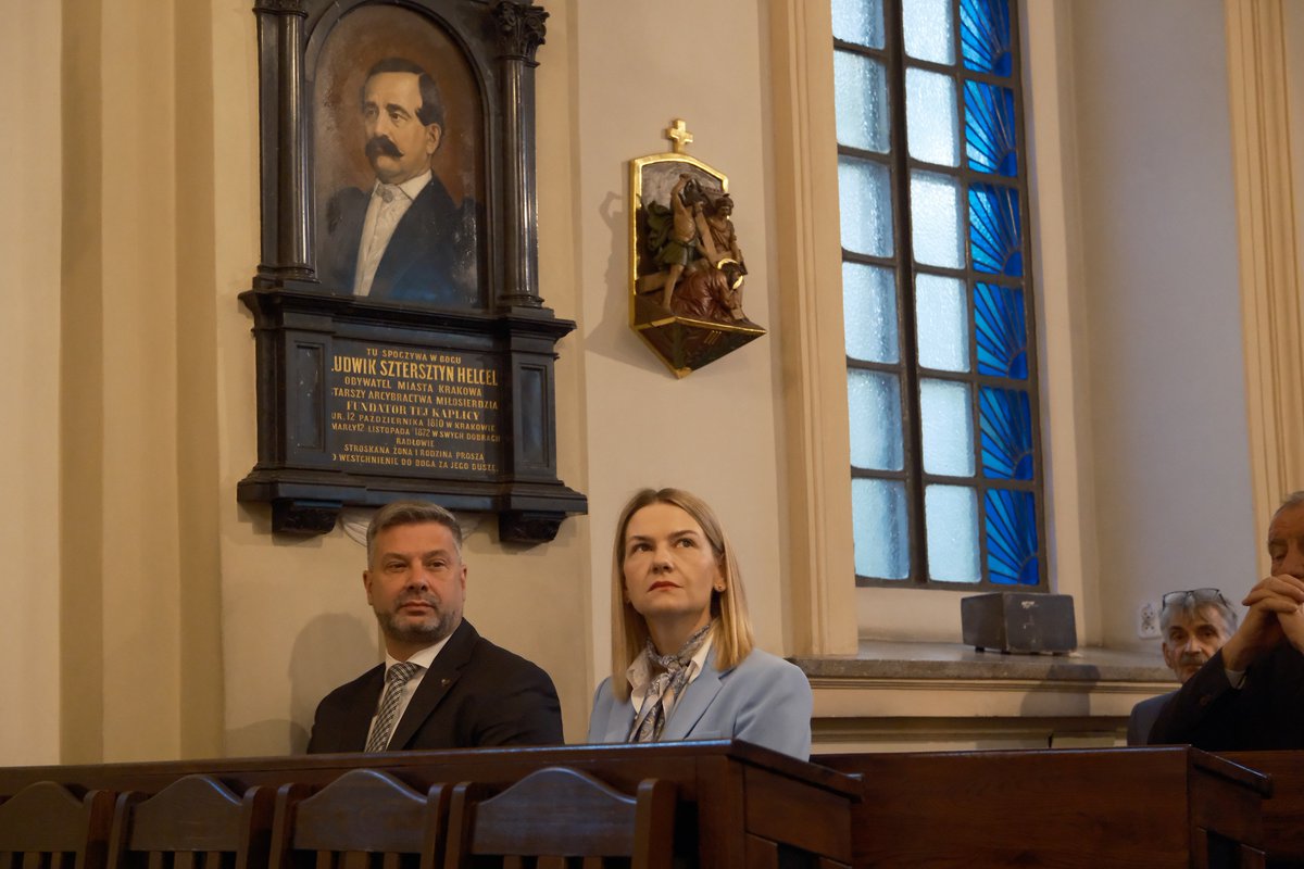 Malopolski_UW's tweet photo. 🪔 Pamięć jest naszym obowiązkiem. 83. rocznica krwawej niedzieli na Wołyniu

Więcej➡️ https://t.co/aORzJS3Toz https://t.co/RXKMAMMvL4