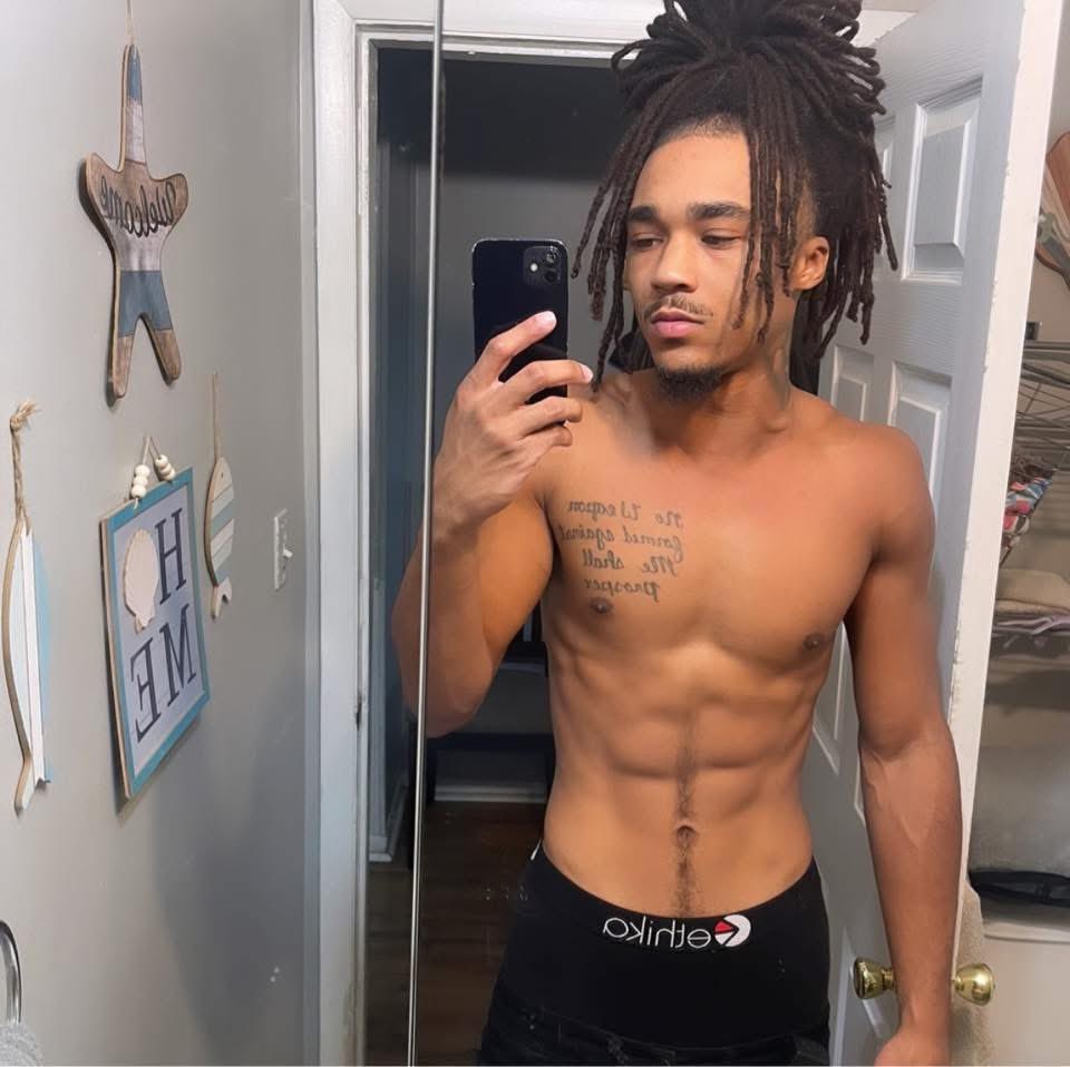 TRAPHOUSEDUDES's tweet photo. •Y’all think it’s big or small 👀😩 https://t.co/ichozSQK3s