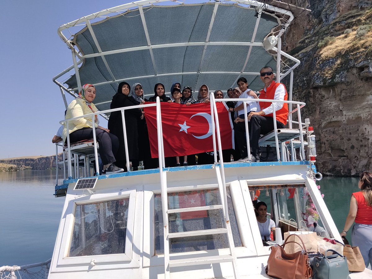 Gazikurt87's tweet photo. Anadolu Şehit Aileri Gazileri Ve Güvenlik Korucuları Vakfı (AŞAV)Gaziantep Şubesi Ve Gaziantep Güvenlik Korucuları Ve Şehit Aileleri Derneği Olarak Aziz Şehitlerimizin Emanetleri Şehit Ailelerimizi Besni Kızilin Merinos İskelesine Gezi Programı Düzenledik. Bizlere Ulaşım Desteği https://t.co/I3GRQWtKXU