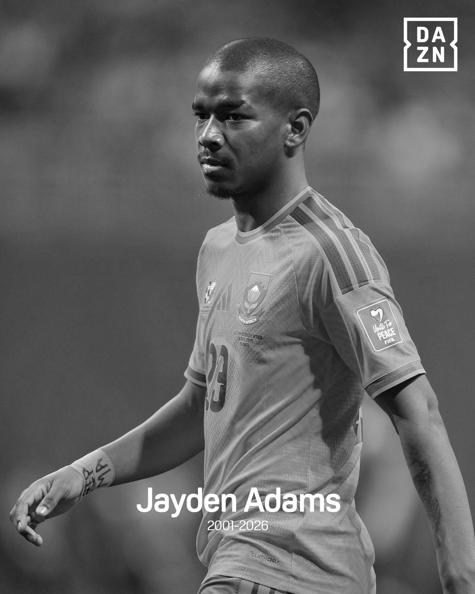 DAZN_FR's tweet photo. 🇿🇦⚫️ | Le football sud-africain en deuil après la disparition de Jayden Adams.

Quelques jours seulement après avoir disputé la Coupe du Monde pour l'Afrique du Sud, le milieu de terrain des Mamelodi Sundowns s'est éteint à l'âge de 25 ans, d'après plusieurs médias sud-africains. 🕊️