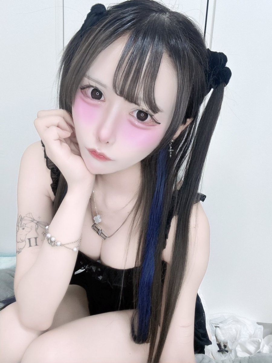 nene_rinneR's tweet photo. 終電わざと逃しちゃった💦♡ https://t.co/pwRXJHlkOb