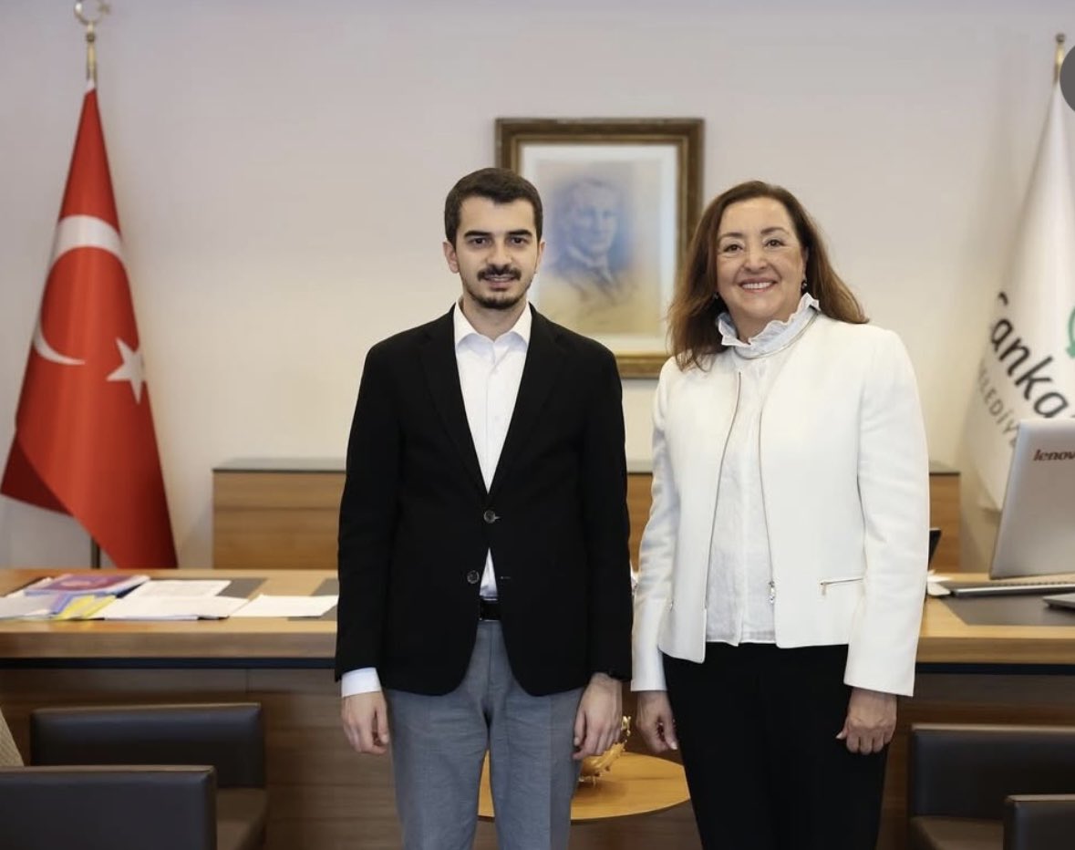 yasarseyman's tweet photo. Hüseyin Can Güner…
CHP Gençlik kollarında tanıdığım, CHP Parti Meclisi üyeliğinde izlediğim, Çankaya Belediye Başkanı olarak çalışmaları ile gönendiğim, Çankaya Belediye Başkanımız Hüseyin Can Güner’in yanındayız! 
#hüseyincangüner https://t.co/WchO3uyP5h