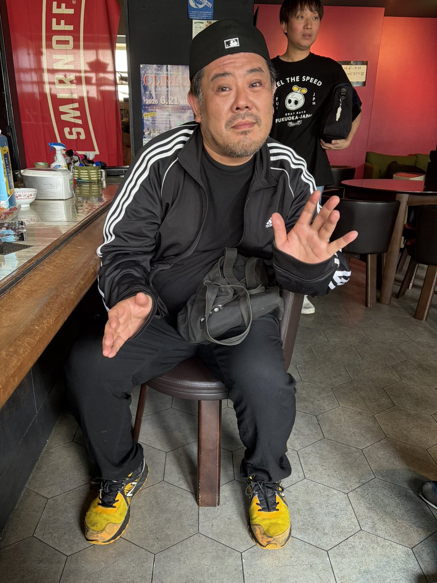 espalemit_'s tweet photo. 1時にダーツバー退勤する野望を無事打ち砕かれこの時刻。
明日は8時過ぎから灼熱の中、魂のソフトボールの試合。
終了して即Growndさんのハウストーナメントに参加。
なんらかの保険に加入しておきたい。 https://t.co/Q72aF6ovxS
