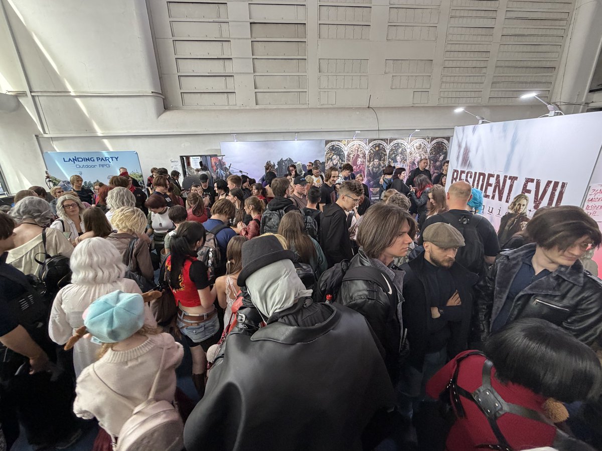 cvxfreak's tweet photo. Day one of Fantasy & Magic Con complete. Easily the most impressive gathering of Resident Evil fans I’ve ever witnessed in any country.
@FantasyMagicCon https://t.co/AZT2Dah2by