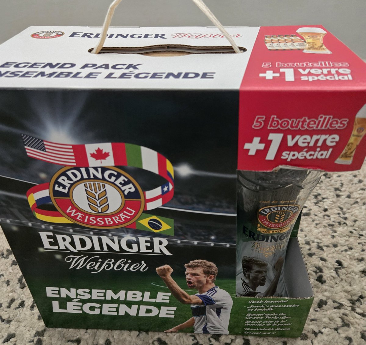 aftncanada's tweet photo. BC Liquor stores have a limited edition @ErdingerWB football pack at the moment.

Comes with 5 bottles of Erdinger wheat beer and a special Thomas Müller Legend glass.

$25.99 plus tax. Pretty cool. https://t.co/KQ2Yuo2APy