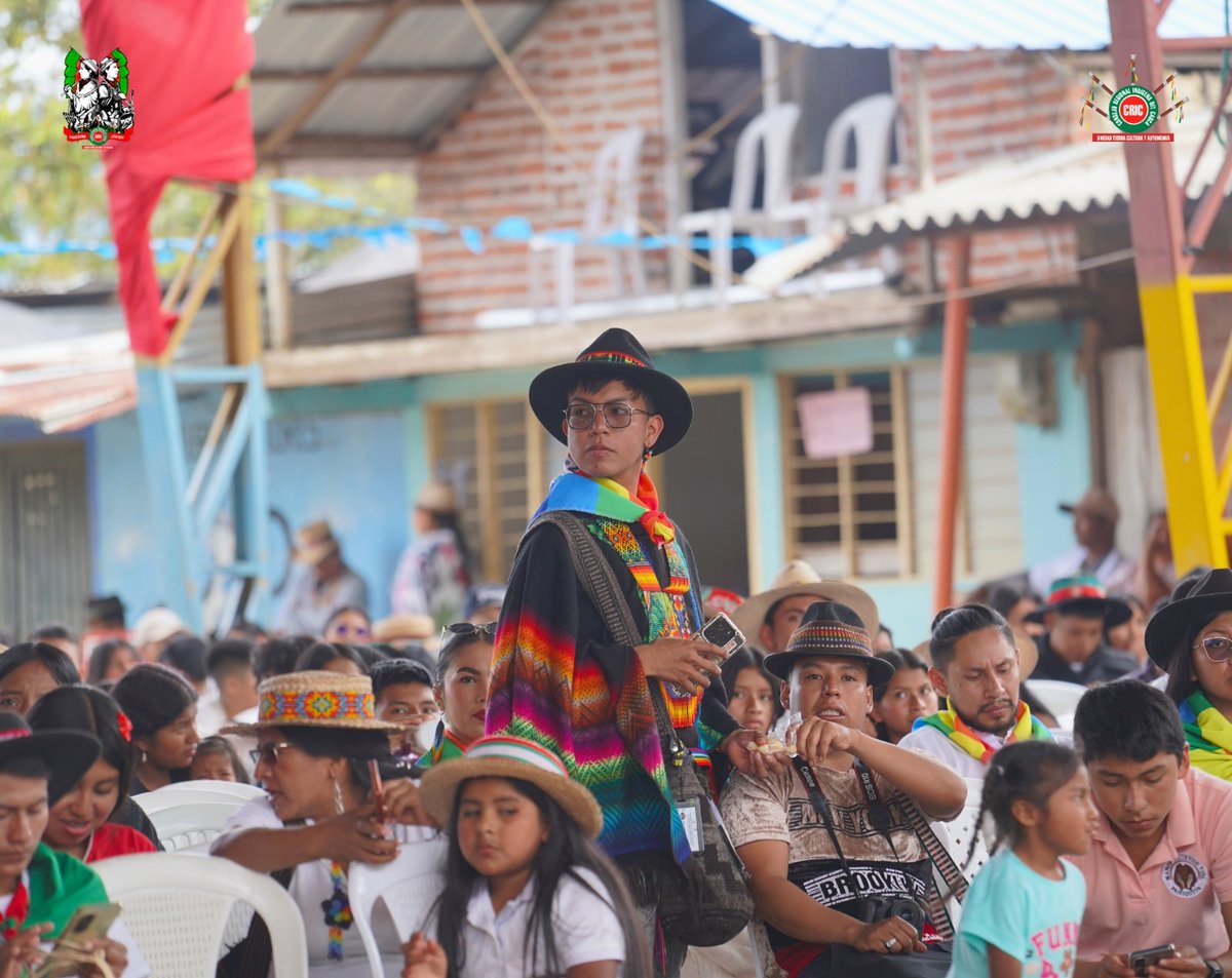 CRIC_Cauca's tweet photo. La jornada inició con un conversatorio sobre las iniciativas económicas que se impulsan en nuestros territorios y el papel fundamental de los semilleros juveniles en el fortalecimiento del arte, la cultura, la identidad y el Buen Vivir de nuestros pueblos. https://t.co/KgqhGT5rX8