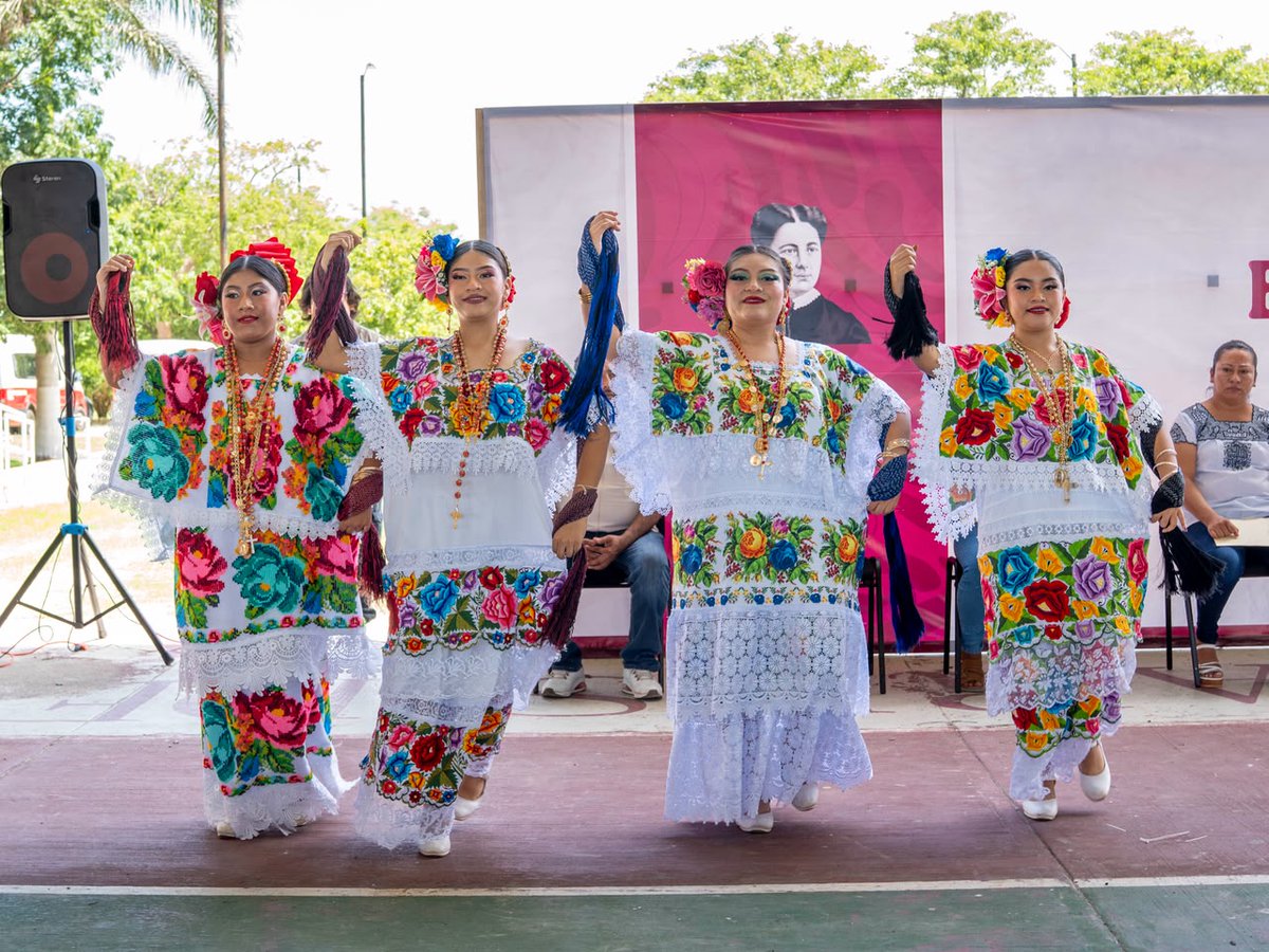 PepeCardozo4T's tweet photo. ¡Gran momento con los jóvenes del Ballet Folklórico "Puerta del Camino Real"! Su amor por nuestras raíces demuestra que las tradiciones están más vivas que nunca. Mi felicitación a los maestros Juan C. Kamal, Rigel Bautista y Jorge Coox por poner en alto nuestra cultura. 🇲🇽👏 https://t.co/kMgrZfdWTy