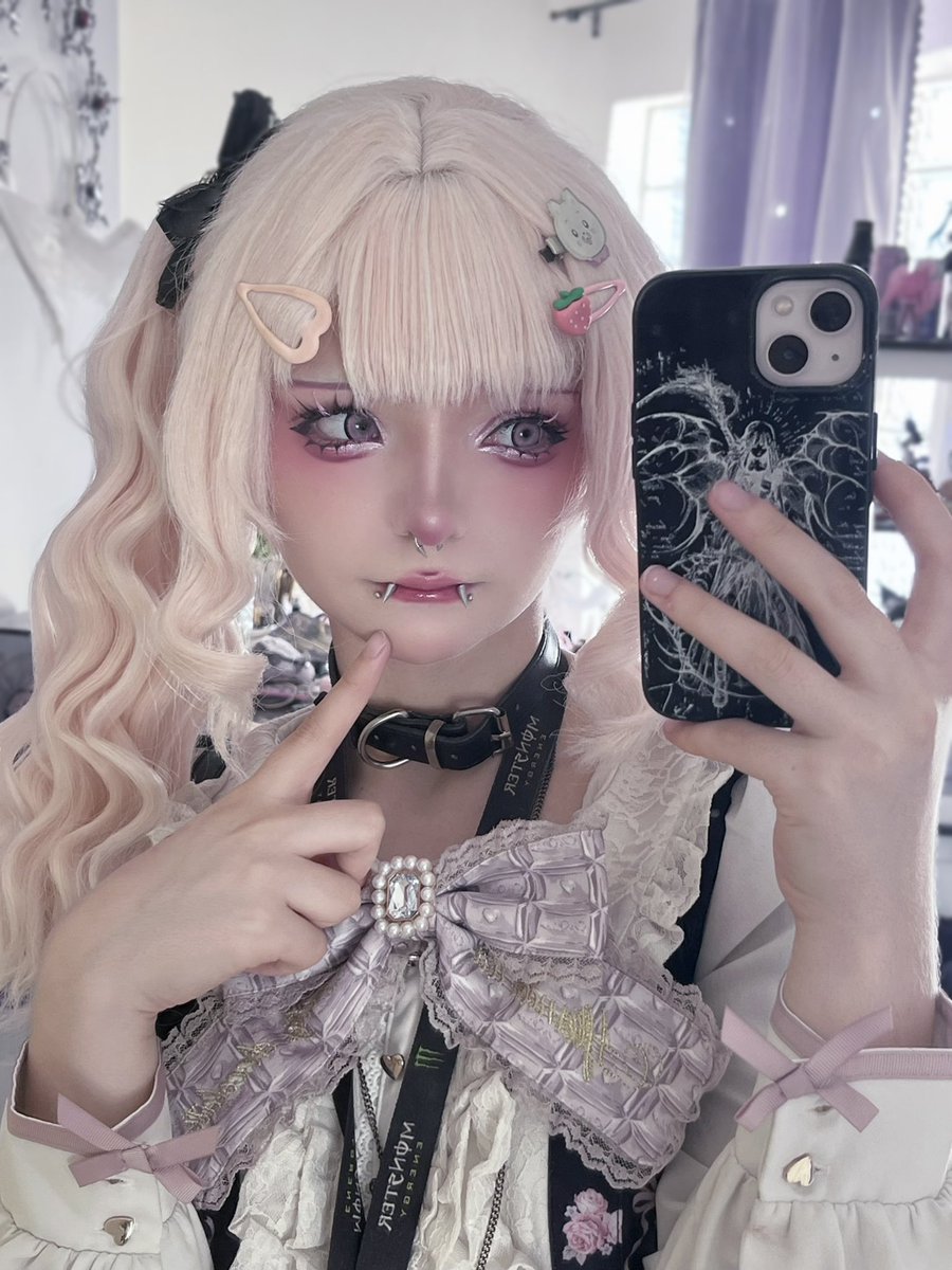 poupeefantome_'s tweet photo. i dress this way.. because i like to ! https://t.co/iHLphDIgHh