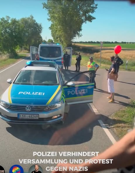 BJilge's tweet photo. Heult leise! Bei einem Sommerfest, wo Familien mit
 Kindern sind habt ihr vermummten Hetzer auch nichts zu suchen.Und zu was eure Gegenproteste führen haben wir ja erst gesehen. Warum nennt ihr das Ding Adenauer? Wäre Goebbels nicht besser? https://t.co/YXr0BLPCVj