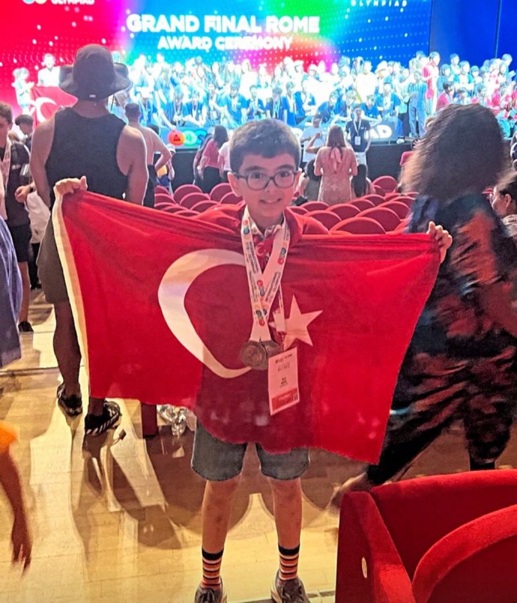 10 Yaşındaki Ali Koç, İtalya Bilim Olimpiyatları'nda Dünya Birincisi Oldu