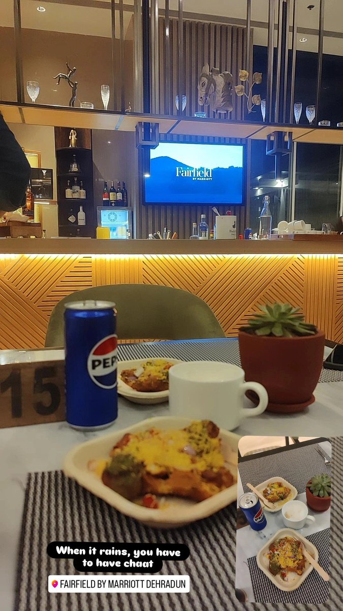 swatisharma_ss's tweet photo. When it rains outside, you have to have the chaat🌧️☔

#LateNightCravings 
#MonsoonInDoon
#SaturdayVibes https://t.co/wSlY2qFZ3q