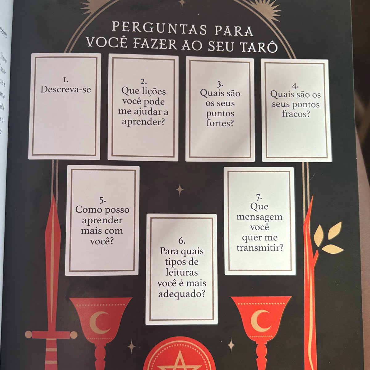Eveetaro's tweet photo. Achei esse deck meu uma diva 💋 (estou lendo o livro novo e colocando em prática) inclusive esse deck é oq eu uso para leituras das meus/minhas clientes 💞 https://t.co/Lm0cADA0aI