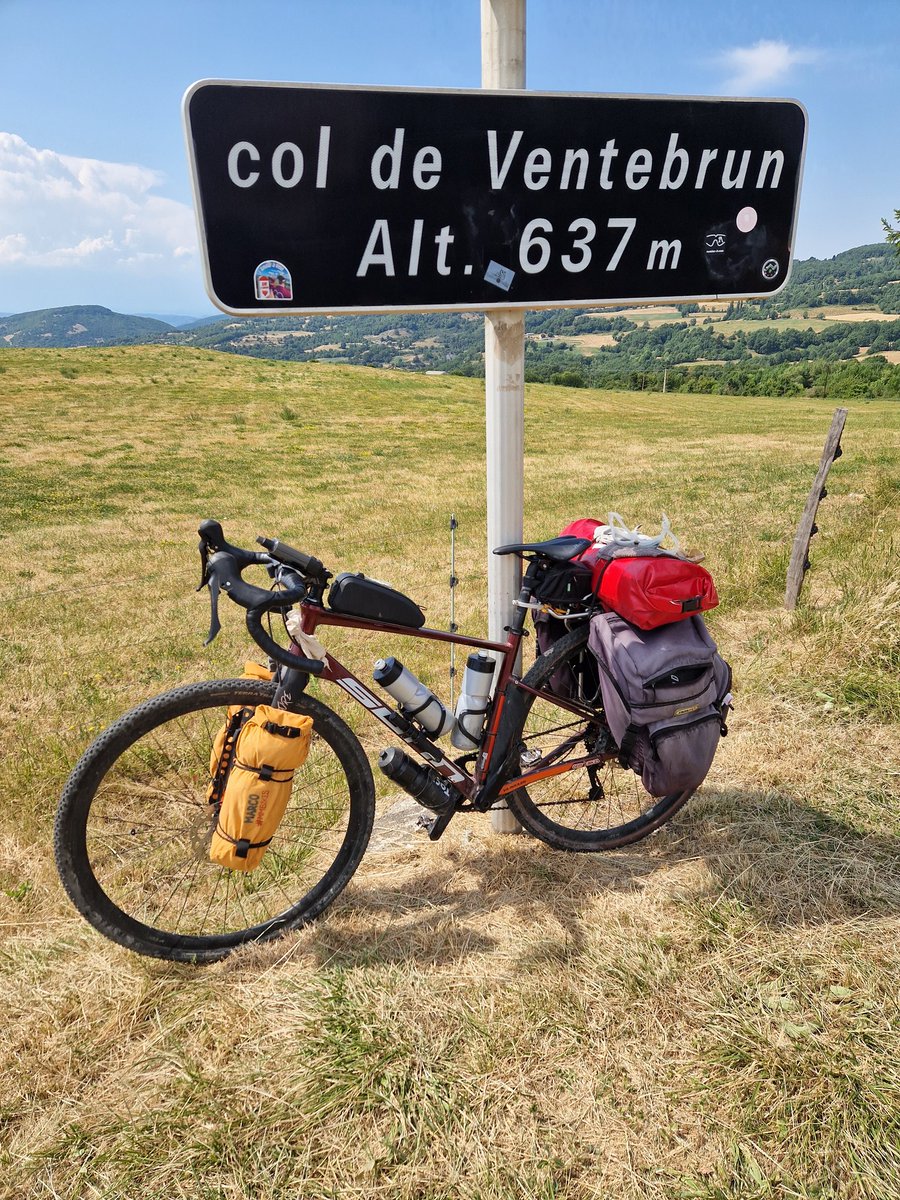 marcomout's tweet photo. Ik leg dit hier ff neer..
#TDF2026ᴿᴾ
#tdf
#ikbenergens en het lijkt op.. #ourage https://t.co/1dZRajtlej