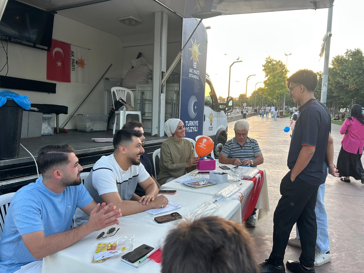 tuzlaakgenclik's tweet photo. 📍Tuzla Sahili

Ak Nokta’da vatandaşlarımızla bir araya gelerek samimi bir sohbet gerçekleştirdik. Üye çalışmasında bulunduk , çalışmalarımız son hızıyla devam ediyor. https://t.co/gnE7GqBcKx