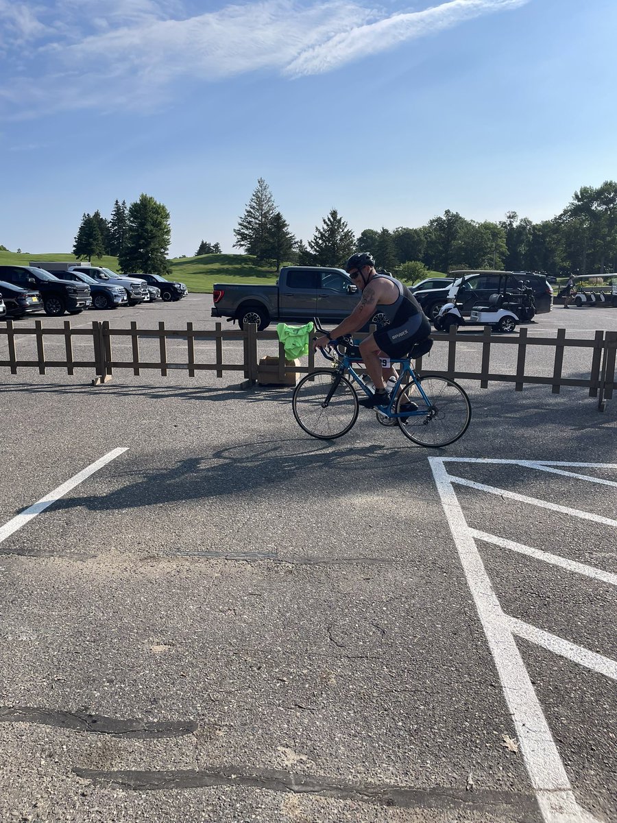JasonThier's tweet photo. Never miss an opportunity to Challenge yourself! ๐๐ปToday I completed my first Olympic triathlon and beat my goal time by 12 minutes finishing in 3:03:30 along with winning my age group. #NoBadDays #TheWorkWorks #Compete #Timberman https://t.co/eoIBsci2WD