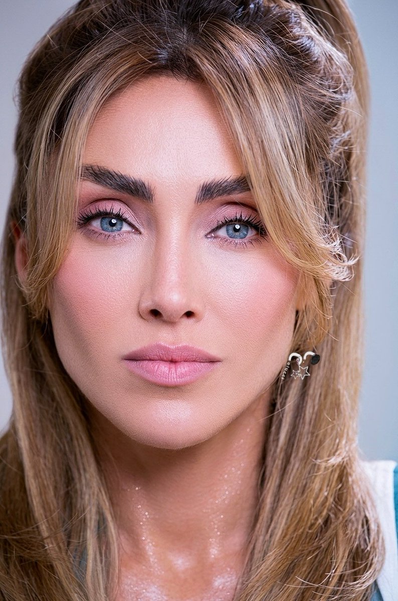 ccolucci4K's tweet photo. Anahí facecard 2026✨️ @Anahi https://t.co/ToNsk2RxJn