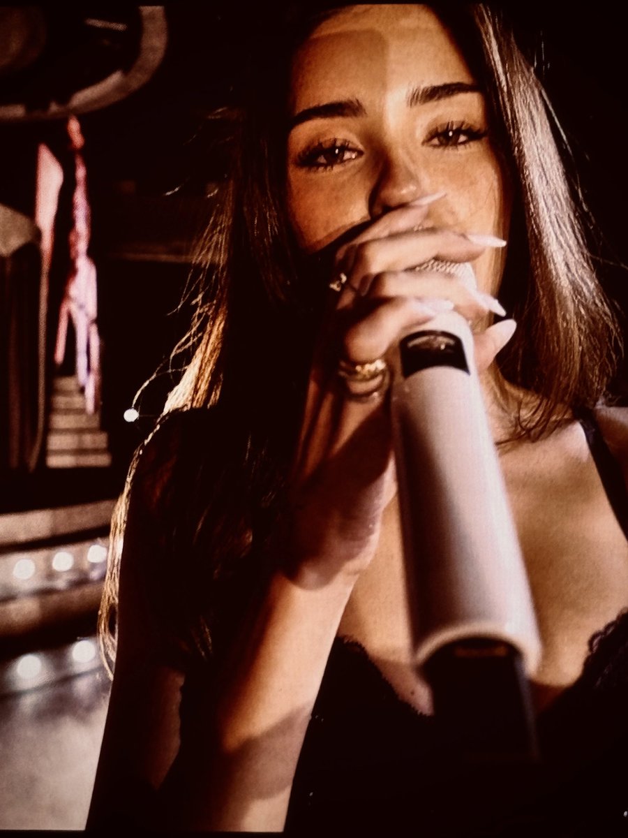 lavenderrhazexo's tweet photo. MADISON YOU ARE SO HOT AND MY FAV PHOTO OF LAST NIGHT ⭐️#TorontoLocketTour #madisonbeer https://t.co/E3ZxPgbYWG