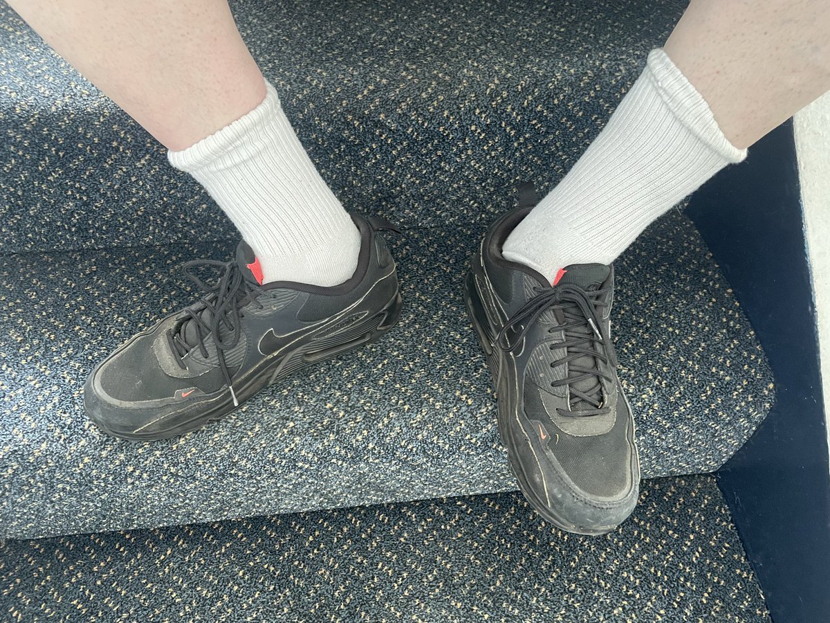 Britsocktrainer's tweet photo. Ahhh! Yes Sir! Relaxing back in the heat. White socks inside my favourite black Air Max 90s. It’s all ok. 😊😊😊😽😽😽
#alpha-male
#trainers
#tough
#whitesocks
#masculine https://t.co/fGMTMSdRO5