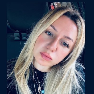 KUmayT's tweet photo. Sarılar daha mutluymuş. Bakıcaz 🤨 #YeniProfilResmi https://t.co/cmjc49Stge