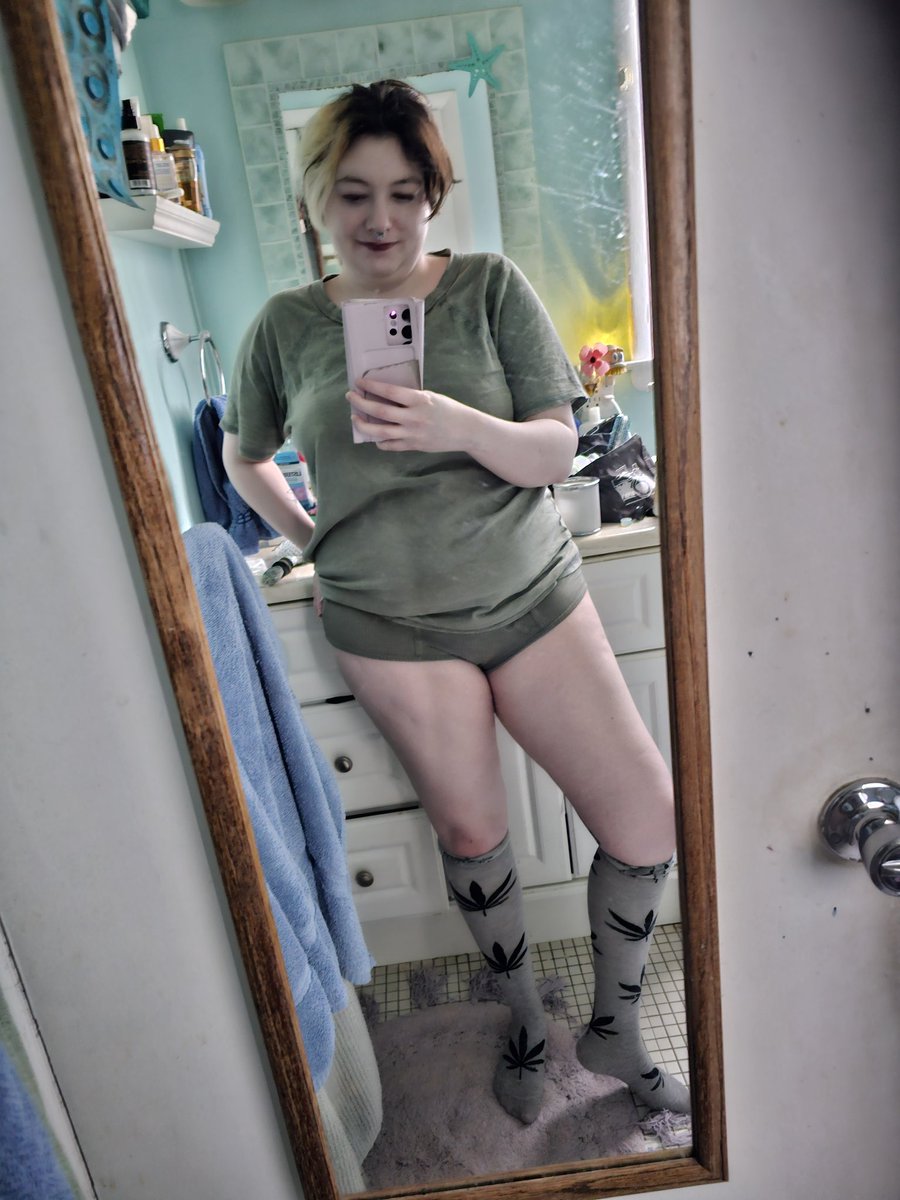 PorcelainStrike's tweet photo. Just a lazy #saturdaze! Or whatever day I took this on lol

Undress me on my OF or Fansly 
#stonerchic #stoner #stonertwt #nsfwtwt #nsfwtwtًً #kneehighstockings #potleaf #tummy #thicc #thick #curvy #tomboy #genderfluid #lgbt https://t.co/XyW3yjxW1W