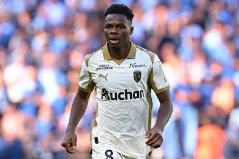 UGO_utd's tweet photo. 🚨🔜 | With Andrey Santos DONE and Ederson OFF. #MUFC remain KEEN on signing new midfielders. 

[@FabrizioRomano, YT] https://t.co/B3L7waPW6B