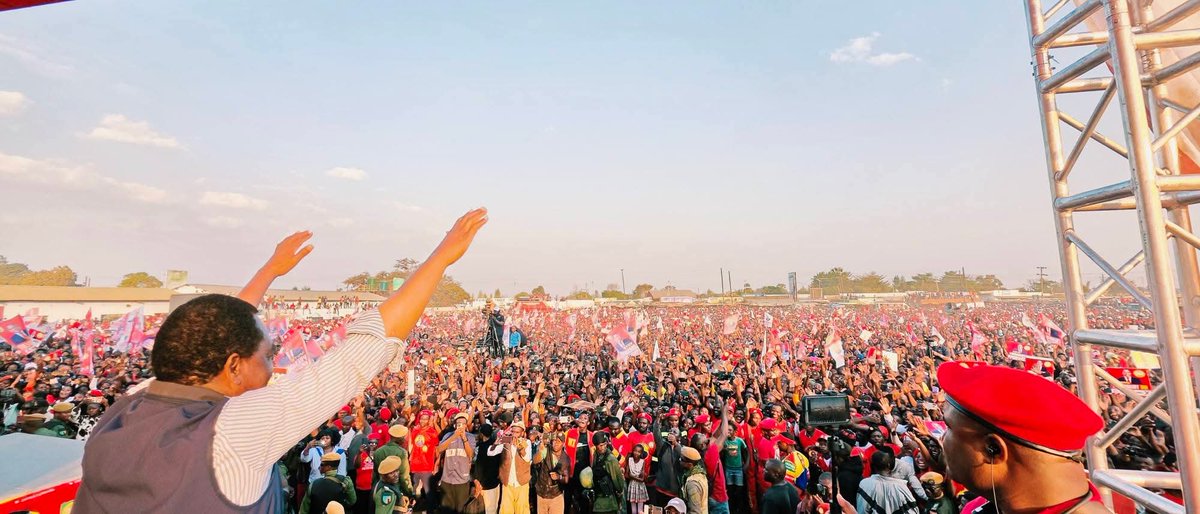 Mwebantu's tweet photo. Government to recruit 2,600 health worker as HH addresses Chongwe - https://t.co/uApCiRXpCr https://t.co/yVemkXPTE0